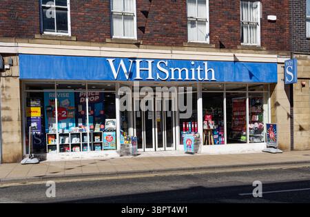 Il marchio WH Smith scomparirà dalle strade principali del Regno Unito a seguito della vendita di negozi a Modella Capital, che intendono cambiare marchio come TGJones. Foto Stock
