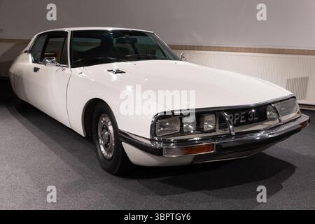 Sparkford.Somerset.Regno Unito.12 gennaio 2025.Una Citroen SM coupé del 1973 è in mostra all'Haynes Motor Museum di Somerset Foto Stock