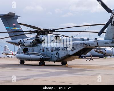 Immagine editoriale, CH-53E Super Stallion elicottero di HMH-772 parcheggiato a McGuire AFB, New Jersey, 16 maggio 2025, con marcature di coda visibili e rotore AS Foto Stock