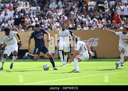 New Jersey, Stati Uniti. 9 luglio 2025. Goncalo Ramos (2° L) del Paris Saint-Germain segna durante la semifinale tra il Paris Saint-Germain (Francia) e il Real Madrid (Spagna) alla Coppa del mondo per club FIFA 2025 al MetLife Stadium, New Jersey, Stati Uniti, 9 luglio 2025. Crediti: Li Rui/Xinhua/Alamy Live News Foto Stock