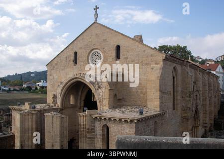 Rovine del monastero di Santa Clara-a-Velha (Vecchia Santa chiara), nella città di Coimbra, in Portogallo Foto Stock