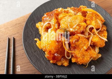 Panino di fiori cinese fritto tradizionale con consistenza rugosa Foto Stock