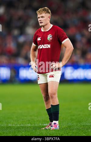 Fin Smith dei British and Irish Lions guarda durante la partita del Qatar Airways Lions Tour all'Allianz Stadium di Sydney, Australia. Data foto: Sabato 5 luglio 2025. Foto Stock