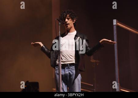 REGNO UNITO. 27 giugno 2025. SHEPTON MALLET, INGHILTERRA - GIUGNO 27: Matty Healy di 'The 1975' esibendosi al Pyramid Stage al Glastonbury Festival, Worthy Farm, Pilton, il 27 giugno 2025 a Shepton Mallet, Inghilterra.CAP/Mar © Mar/Capital Pictures Credit: Capital Pictures/Alamy Live News Foto Stock