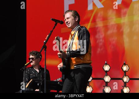 REGNO UNITO. 27 giugno 2025. SHEPTON MALLET, INGHILTERRA - GIUGNO 27: Alex Kapranos di "Franz Ferdinand" che si esibisce sull'altro palco al Glastonbury Festival, Worthy Farm, Pilton, il 27 giugno 2025 a Shepton Mallet, Inghilterra.CAP/Mar © Mar/Capital Pictures Credit: Capital Pictures/Alamy Live News Foto Stock