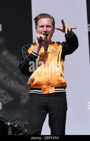 REGNO UNITO. 27 giugno 2025. SHEPTON MALLET, INGHILTERRA - GIUGNO 27: Alex Kapranos di "Franz Ferdinand" che si esibisce sull'altro palco al Glastonbury Festival, Worthy Farm, Pilton, il 27 giugno 2025 a Shepton Mallet, Inghilterra.CAP/Mar © Mar/Capital Pictures Credit: Capital Pictures/Alamy Live News Foto Stock