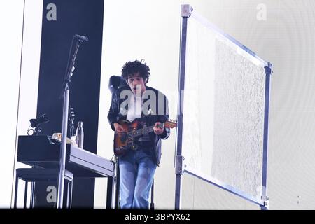 REGNO UNITO. 27 giugno 2025. SHEPTON MALLET, INGHILTERRA - GIUGNO 27: Matty Healy di 'The 1975' esibendosi al Pyramid Stage al Glastonbury Festival, Worthy Farm, Pilton, il 27 giugno 2025 a Shepton Mallet, Inghilterra.CAP/Mar © Mar/Capital Pictures Credit: Capital Pictures/Alamy Live News Foto Stock