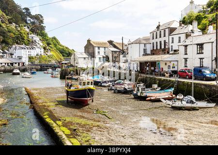 Polperro Village, Polperro, Cornovaglia, Regno Unito, Inghilterra, villaggio, villaggi, Cornovaglia, porto, barche, porto di Polperro, marea, barca, porticciolo, vista mare, costa, Foto Stock
