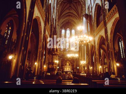 Interno della Chiesa cattolica di San Francesco Saverio (De Krijtberg Kerk) Amsterdam Olanda Foto Stock