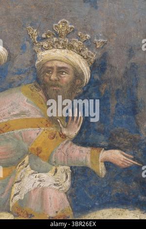 Dettaglio di un affresco di Guariento raffigurante Elia nel carro ardente e episodi del Libro di Daniele. Situato nella Reggia Carrarese, Padova, IT Foto Stock