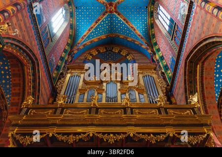 Interno della Chiesa di Santa Maria (Chiesa dell'assunzione della Beata Vergine Maria) a Cracovia, Polonia Foto Stock