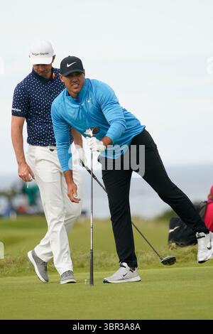 Brooks Koepka in azione il 3° giorno il 148° Open Championship 2019 si è svolto dal 18 al 21 luglio 2019 al Royal Portrush Golf Club nella contea di Antrim, Irlanda del Nord. Questo segnò il ritorno del torneo in Irlanda del Nord per la prima volta dal 1951. L'evento è stato notevole non solo per la vittoria di Lowry, ma anche per l'entusiasta sostegno della folla locale, celebrando il successo di un campione locale sul suolo irlandese. Foto Stock