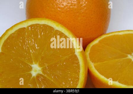 Un succo d'arancia naturale, un booster per i meccanismi di autodifesa del nostro corpo Foto Stock