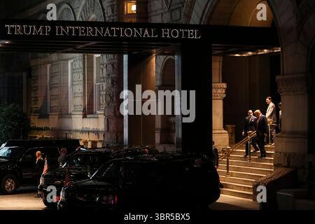 20 luglio 2020, Washington, District of Columbia, USA: Il presidente degli Stati Uniti Donald J. Trump esce dal Trump International Hotel il 20 luglio 2020 a Washington, DC., dopo aver incontrato i sostenitori di un comitato congiunto di raccolta fondi (Credit Image: © Oliver Contreras/CNP via ZUMA Wire) Foto Stock