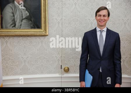 20 luglio 2020, Washington, District of Columbia, USA: Jared Kushner, assistente del presidente e consulente senior sorride mentre partecipa a un incontro con il presidente degli Stati Uniti Donald J. Trump presso l'Ufficio ovale alla Casa Bianca il 20 luglio 2020, a Washington, DC (Credit Image: © Oliver Contreras/CNP via ZUMA Wire) Foto Stock