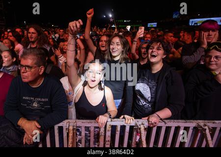 Novi Sad, Serbia. 10 luglio 2025. I visitatori partecipano al festival musicale EXIT a Novi Sad, Serbia, il 10 luglio 2025. (Foto di Maxim Konankov/NurPhoto) credito: NurPhoto SRL/Alamy Live News Foto Stock