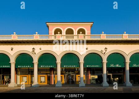 Negozio di Bulgari, Designer Outlet, Serravalle Scrivia, provincia di Alessandria, Italia Foto Stock