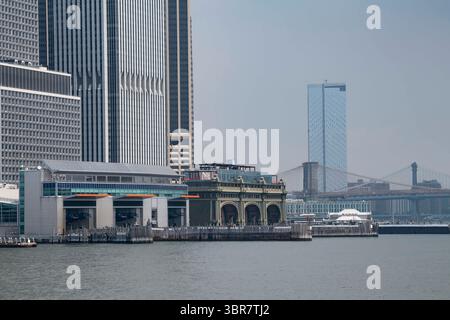 12 agosto 2020: Vista generale del terminal dei traghetti di Staten Island sul lato di Manhattan a Manhattan, New York. Credito obbligatorio: Kostas Lymperopoulos/CSM (immagine di credito: &Copy; Kostas Lymperopoulos/CSM tramite filo ZUMA) Foto Stock