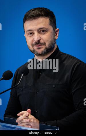Roma, Italia. 10 luglio 2025. Il presidente ucraino Volodymyr Zelensky si rivolge a una conferenza stampa in occasione della conferenza Ucraina sulla ripresa 2025 (URC2025) presso il Centro convegni di Roma “la Nuvola”. (Foto di Stefano Costantino/SOPA Images/Sipa USA) credito: SIPA USA/Alamy Live News Foto Stock