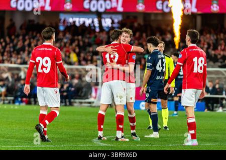 Melbourne, Victoria, Australia. 11 luglio 2025. I giocatori del Wrexham AFC festeggiano il loro terzo gol contro il Melbourne Victory FC dopo un fumble in gol del portiere del Melbourne Victory FC DANIEL GRASKOSKI (30) durante la prima partita del tour di Wrexham Down Under tra il Melbourne Victory FC e il Wrexham AFC al Marvel Stadium. (Credit Image: © James Forrester/ZUMA Press Wire) SOLO PER USO EDITORIALE! Non per USO commerciale! Crediti: ZUMA Press, Inc./Alamy Live News Foto Stock