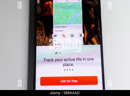 Secondo un'indagine del quotidiano Dagens Nyheter, le guardie del corpo del servizio di sicurezza svedese (svedese: Säkerhetspolisen, Säpo) hanno divulgato informazioni che avrebbero potuto influenzare la sicurezza del primo ministro svedese in diverse occasioni tramite l'app di formazione Strava. Foto Stock