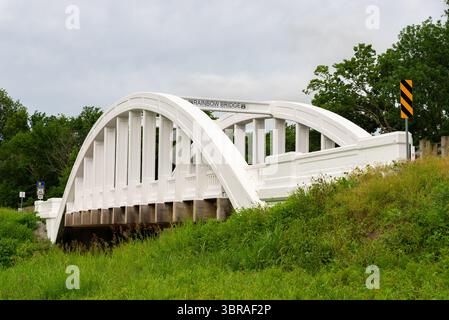 Lo storico Brush Creek Bridge, noto anche come Rainbow Bridge, sulla Route 66 a Baxter Springs, Kansas, Stati Uniti. Foto Stock