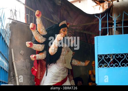 Durga Idol in corso al Kumartuli Workshop Foto Stock