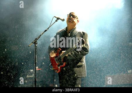 Quebec City, Canada. 10 luglio 2025. Black Francis of the Pixies si esibisce al Festival d'été de Québec il 10 luglio 2025 a Quebec City, Quebec. Foto: Casey Flanigan credito: Imagespace/Alamy Live News Foto Stock