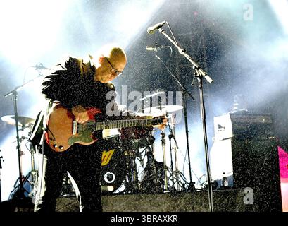 Quebec City, Canada. 10 luglio 2025. Black Francis of the Pixies si esibisce al Festival d'été de Québec il 10 luglio 2025 a Quebec City, Quebec. Foto: Casey Flanigan credito: Imagespace/Alamy Live News Foto Stock