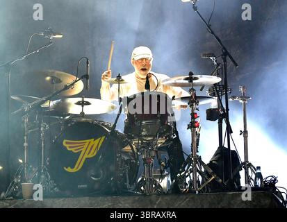 Quebec City, Canada. 10 luglio 2025. David Lovering dei Pixies si esibisce al Festival d'été de Québec il 10 luglio 2025 a Quebec City, Quebec. Foto: Casey Flanigan credito: Imagespace/Alamy Live News Foto Stock