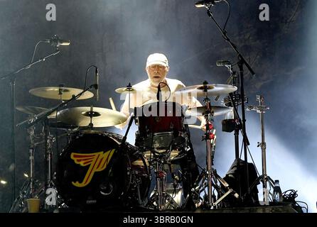 Quebec City, Canada. 10 luglio 2025. David Lovering dei Pixies si esibisce al Festival d'été de Québec il 10 luglio 2025 a Quebec City, Quebec. Foto: Casey Flanigan /Sipa USA credito: SIPA USA/Alamy Live News Foto Stock