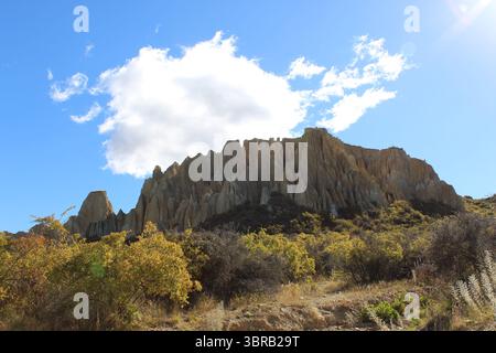 Cattedrali di argilla, Omarama Clay Cliffs, Geological Wonders, Waitaki Valley Foto Stock