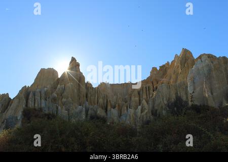 Cattedrali di argilla, Omarama Clay Cliffs, Geological Wonders, Waitaki Valley Foto Stock