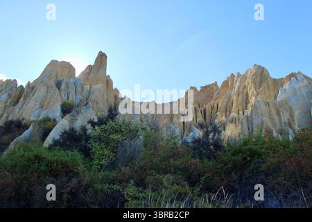 Cattedrali di argilla, Omarama Clay Cliffs, Geological Wonders, Waitaki Valley Foto Stock
