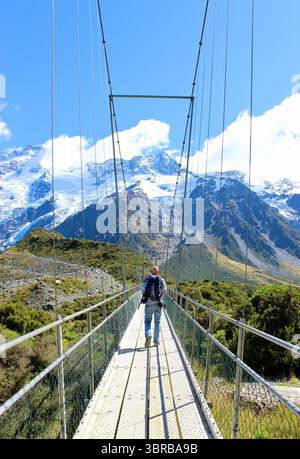 Iconici ponti oscillanti nel Parco Nazionale di Mount Cook, Hooker Vally Trail Foto Stock
