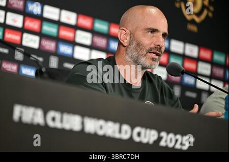 East Rutherford, Stati Uniti. 11 luglio 2025. Enzo Maresca, allenatore del Chelsea Football Club, parla a una conferenza stampa due giorni prima della partita delle finali della Coppa del mondo per club 2025 contro il Paris Saint-Germain, al MetLife Stadium, East Rutherford, NJ, 11 luglio, 2025. (foto di Anthony Behar/Sipa USA) credito: SIPA USA/Alamy Live News Foto Stock