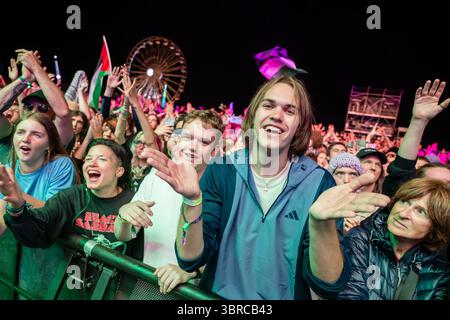 Trencin, Slovacchia. 11 luglio 2025. Gli spettatori della folla sotto il palco potranno assistere al Pohoda Festival 2025 all'Airport Trencin. Il Pohoda Festival è il più grande festival musicale estivo all'aperto. (Foto di Tomas Tkacik/SOPA Images/Sipa USA) credito: SIPA USA/Alamy Live News Foto Stock