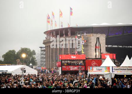 Festivalbesucher beim Lollapalooza Berlin 2025 presentato da Telekom im Olympiapark und Olympiastadion. Berlino, 12.07.2025 *** visitatori del Festival a Lollapalooza Berlin 2025 presentato da Telekom all'Olympiapark e Olympiastadion di Berlino, 12 07 2025 foto:XJ.xKnowlesx/xFuturexImagex lollapalooza 5720 Foto Stock