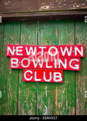 Newtown Bowling Club a Powys, Galles centrale: Prato tradizionale Bowls Green e Clubhouse Foto Stock