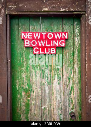 Newtown Bowling Club a Powys, Galles centrale: Prato tradizionale Bowls Green e Clubhouse Foto Stock