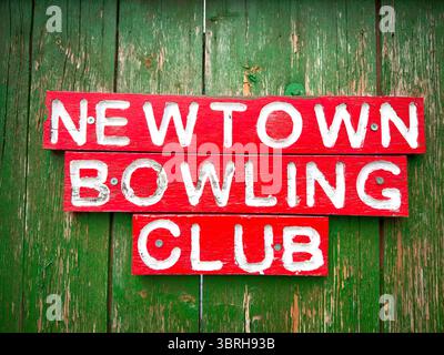 Newtown Bowling Club a Powys, Galles centrale: Prato tradizionale Bowls Green e Clubhouse Foto Stock