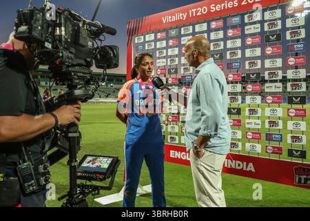 Birmingham, Regno Unito. 13 luglio 2025. Harmanpreet Kaur of India è intervistato dopo la partita durante la 5th Vitality IT20 England Women vs India Women at Edgbaston, Birmingham, Regno Unito, 12 luglio 2025 (foto di Izzy Poles/News Images) a Birmingham, Regno Unito, il 7/13/2025. (Foto di Izzy Poles/News Images/Sipa USA) credito: SIPA USA/Alamy Live News Foto Stock
