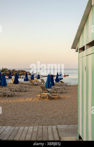 Una cattura della spiaggia di Pernera nel pomeriggio a Protaras Foto Stock