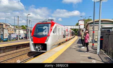 Treforest, Pontypridd, Galles, Regno Unito - 18 giugno 2025: Treno classe 756 alla stazione di Treforest. La locomotiva fu costruita per il trasporto per il Galles. Foto Stock