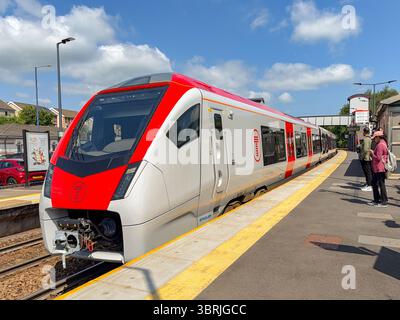 Treforest, Pontypridd, Galles, Regno Unito - 18 giugno 2025: Treno classe 756 alla stazione di Treforest. La locomotiva fu costruita per il trasporto per il Galles. Foto Stock
