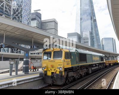 Londra, Regno Unito - 13 luglio 2025: Gli ingegneri effettuano la manutenzione della rete nell'area di Londra Charing Cross, chiudendo i servizi da e per le stazioni di Londra Waterloo East e London Charing Cross. Crediti: Xiu Bao/Alamy Live News. Foto Stock