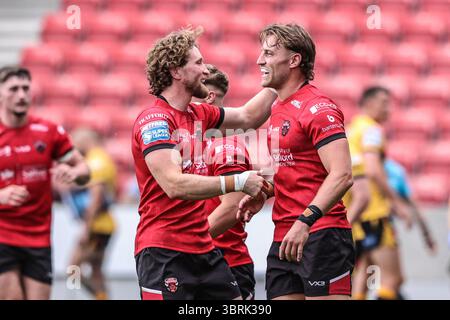 Chris Hankinson di Salford Red Devils celebra la sua meta durante la partita del 18° turno di Betfred Super League Salford Red Devils vs Castleford Tigers al Salford Community Stadium, Eccles, Regno Unito, 13 luglio 2025 (foto di Alfie Cosgrove/News Images) Foto Stock
