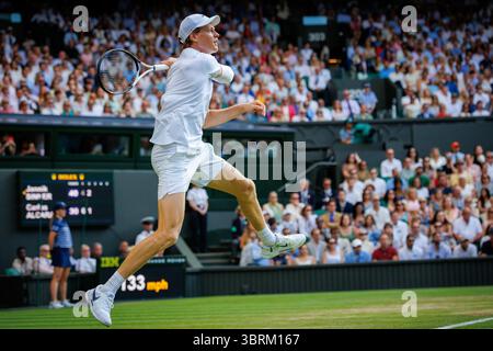 Londra, Regno Unito. 13 luglio 2025. Alfie Hewett (GBR) durante la finale dei Gentlemen's Singles al Wimbledon Championship, all'All England Lawn Tennis & Croquet Club, Londra domenica 13 luglio 2025. Foto di Patrick Hamilton/Bob Martin Photography) credito: SIPA USA/Alamy Live News Foto Stock