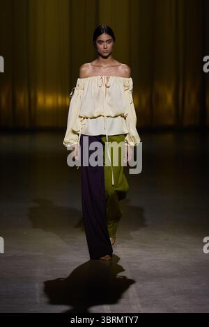 Danny Reine, presenta alla Berlin Fashion Week la nuova collezione primavera/estate 26, Models Walk the Runway, il 2 luglio 2025, Berlino, Germania Foto Stock