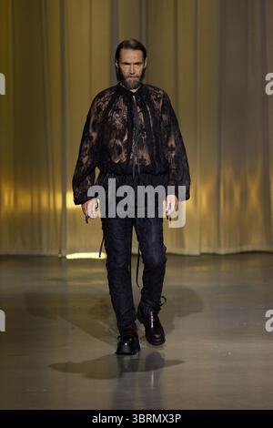 Danny Reine, presenta alla Berlin Fashion Week la nuova collezione primavera/estate 26, Models Walk the Runway, il 2 luglio 2025, Berlino, Germania Foto Stock